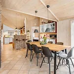 Ronna - 2-2km From The Sea By Interhome *