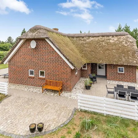 Vakantiehuis Ronna - 2-2km From The Sea By Interhome