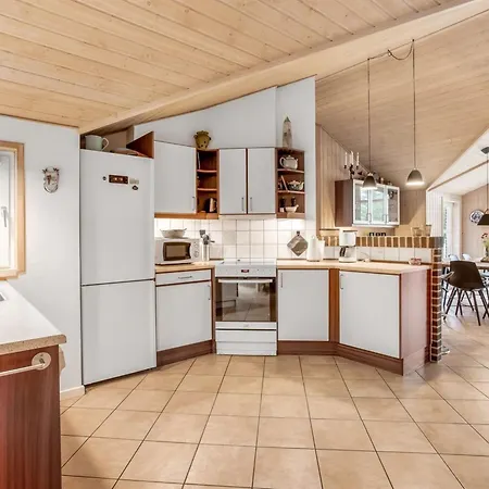 Casa vacanze Ronna - 2-2km From The Sea By Interhome