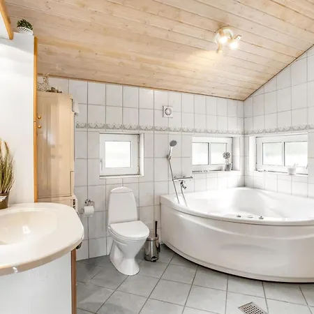 Ronna - 2-2km From The Sea By Interhome Casa vacanze