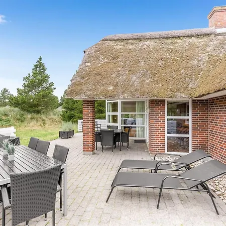 Vakantiehuis Ronna - 2-2km From The Sea By Interhome